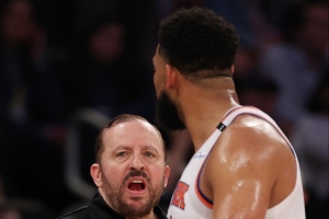 唐斯：青睐为锡伯杜执教，因出场时间对其而言至关重要。