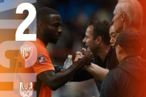 《足球报》：玉昆双响助球队完胜津门虎实现双杀，展现保级成功后强烈的求胜欲望。