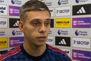 特罗萨德：上半场表现失常，但每位球员都完成了自己的任务。