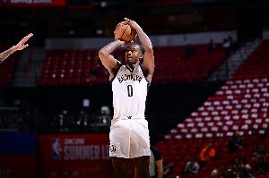 雷霆官方宣布：球队已裁掉前锋怀特黑德、扎克-奥斯汀及马莱维-莱昂斯。