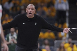 皮尔斯评里弗斯：G7胜负系于球星表现，但3-1领先遭逆转，主帅难辞其咎。