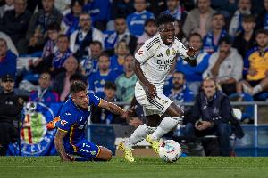 替补登场的维尼修斯昨晚成为心态掌控大师，仅用7分钟便连送对手2张红牌。