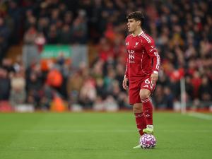 詹俊指出，科尔克兹的左路成为了对手的攻击重点，由于他身前缺少队友回协补位，他时常陷入必须以一防二的困境。