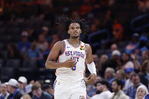 奇才队裁掉狄龙-琼斯，Scotto报道称后者预计将在双向合同市场引发强烈关注。