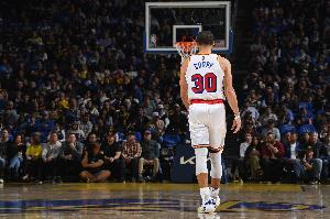 助教：库里无法在健身房练出最强壮体魄同时保持手感，关键在于平衡。