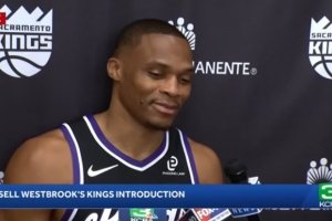 威少透露休赛期专注于享受家庭时光，并强调他在队中拥有众多好友。