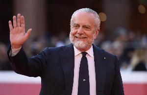 德佬表示，球员当前的比赛负荷过重，因此他认为23岁以上的球员不应入选国家队。