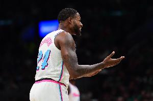 篮网官方宣布，球员海史密斯右膝在康复期间出现肿胀状况，预计将在八周后接受复查。