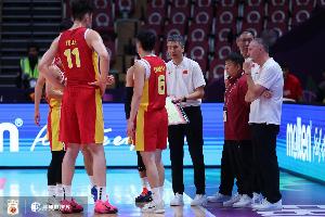 恩西纳斯：余嘉豪赴西班牙效力对中国男篮是利好，他们早晚要与欧洲劲旅交手。