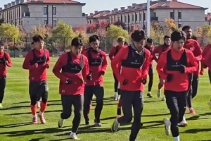 亚泰队将士已返回长春，全力备战与津门虎的比赛，谭龙表示我们仍有希望。