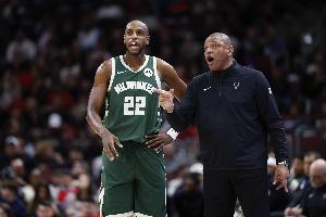 里弗斯盛赞米德尔顿：他不仅是雄鹿的终身球员，场上表现出色，场下更是超级明星。