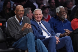 霍里评湖人队史前五人：贾巴尔、韦斯特、奥尼尔、科比与禅师菲尔·杰克逊。