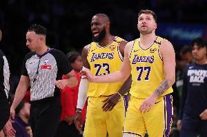 考辛斯指出，詹姆斯如今已是球队的二当家，他需要学会适应担任辅助角色的定位。