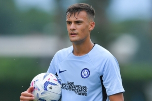 据记者报道，国际米兰正在关注年轻球员斯坦科维奇，球队拥有回购条款及转会分成。