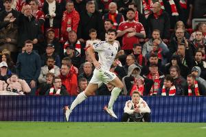 据英国媒体报道，曼联已与马奎尔就续约一年事宜展开初步磋商，但后者需接受降薪条件。