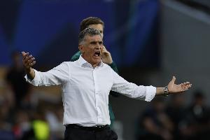 奥林匹亚科斯主帅：对第二张黄牌感到困惑，申请VAR介入但未获准。