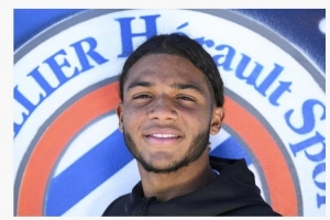 队报：蒙彼利埃15岁中锋默格南晋升至U19青年队，阿森纳与巴萨正密切关注其动向。