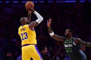 Shams消息：詹姆斯正增加个人训练量，他将保持十足的耐心。