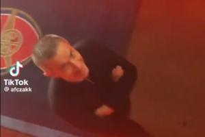 赛后，阿森纳球迷向贝尔塔高声致意，称他为“幕后英雄与转会大师”，贝尔塔听后报以微微一笑。