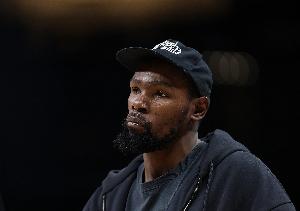 媒体人：杜兰特叫暂停引发争议，后续是否会与网友在线展开讨论