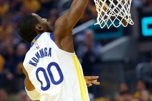 希尔德：除詹姆斯和华子外，库明加或许是转换进攻能力最出色的球员之一。