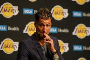 佩林卡这次麻烦大了！白白浪费詹姆斯巅峰期，自己却稳坐钓鱼台，新老板还能忍多久？