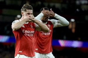 索尔斯克亚评价约克雷斯：他是一名团队型中锋，既积极努力又十分机灵。