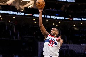 米德尔顿盛赞雄鹿球迷的热情，他表示向两万名观众挥手致意，仿佛实现了儿时的梦想。