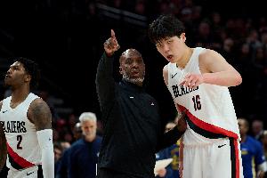 媒体人：比卢普斯将中锋视为纯蓝领，换帅后杨瀚森迎来新机遇