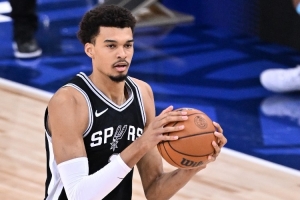 文班：我们每天都在垒一块砖以建造宏伟的大厦 今天的工作完成了