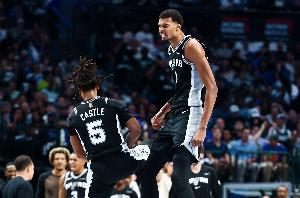 文班亚马：我们确实需要表明立场，大家真的受够了输球。