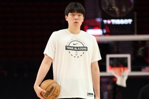 杨瀚森因小阵容战术遭DNP，媒体人指出其体能已达标，但场上效率仍是待解难题。