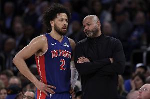 康宁汉姆鏖战全场，24投8中砍下23分7篮板10助攻，虽身犯6次仍关键改判，助球队逆转战局。