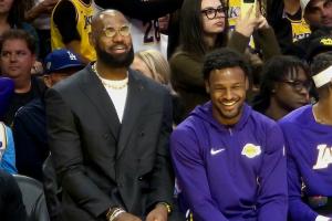 Shams：詹姆斯对本次伤病恢复将抱以极度耐心，预计11月迎来赛季首秀。