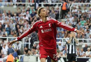 格伦-约翰逊：伊萨克和埃基蒂克可以在首发共存，他们完全不同