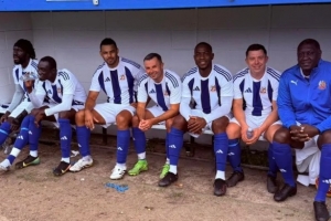 劲爆！多名英超旧将加盟第八级别联赛球队，西塞首秀即上演六球狂潮。