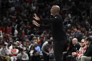 比卢普斯的导师萨姆-米切尔表示：在真相查明之前，他并不相信相关传闻，并会继续支持比卢普斯。