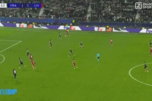 迪尼透露，维尔茨未获空门机会，并评价萨拉赫总是将个人置于首位，优先考虑自己破门得分。