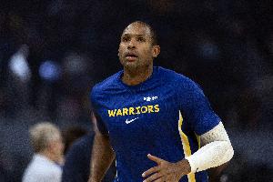 库里赞扬霍福德具备从一防到五的全能换防能力，称这为球队防守端带来了更多战术选择。