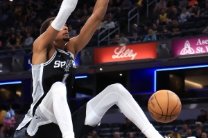 考辛斯：我们曾一直在探讨詹库杜之后，谁将扛起联盟门面的大旗，而文班亚赛给出了我们答案。