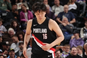 斯帅执教初期或倾向于稳扎稳打，小杨在比赛中获得登场的机会预计有限。