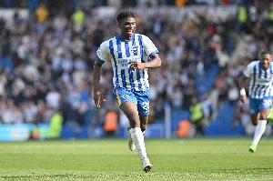 巴莱巴发布“来到老特拉福德”的动态后迅速删除，此举引发球迷调侃，认为他暗示有意加盟曼联。