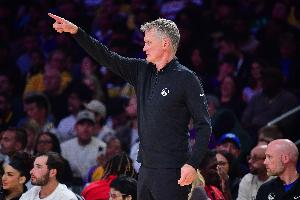 科尔：开拓者今晚完全压制了我们，我们始终未能找到进攻节奏。