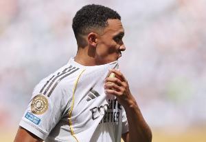 评论员：阿诺德若在国家德比中复出，将直面拉什福德的冲击。