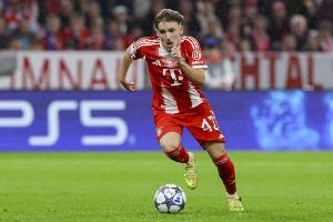 魔幻一周！17岁卡尔周三欧冠首秀破门，周四重返高中课堂，周六再创德甲处子球。