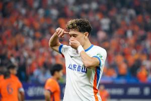 李小恒表示，得益于韩鹏的高强度训练，自己的竞技状态得到了提升，同时他也透露会尽快提高普通话水平。