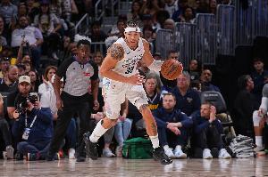 掘金主帅表示：你在采访中看到的戈登，就是他真实的样子，这样的人才很难得。