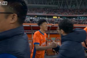 泰山队与前四球队交手战绩：对海港1胜1平，对申花1平1负，对蓉城双杀。