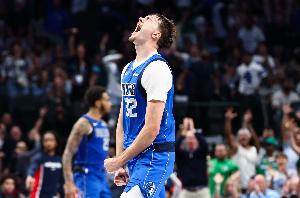 莱弗利盛赞弗拉格活力四射，他表示弗拉格不仅点燃了现场球迷的热情，也激发了全队的战斗意志。