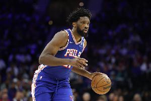 恩比德将因伤病管理缺席明日76人对阵魔术的比赛，乔治亦继续缺阵。